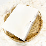 WHITE FOLDING GIFT BOX