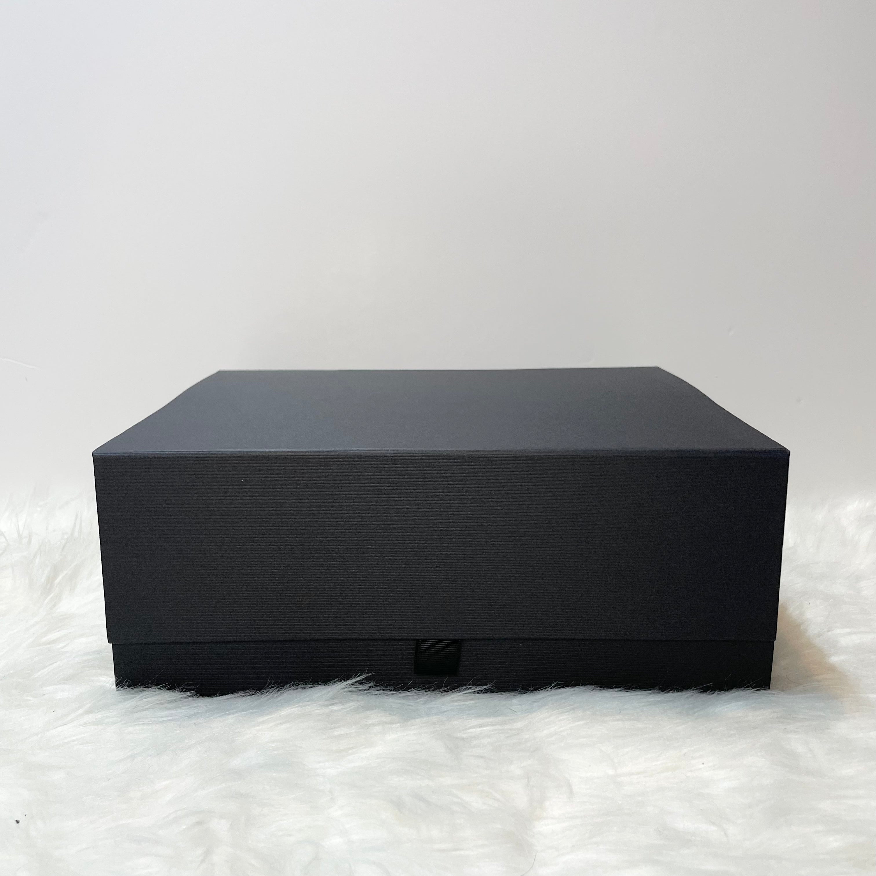 BLACK MAGNETIC GIFT BOX
