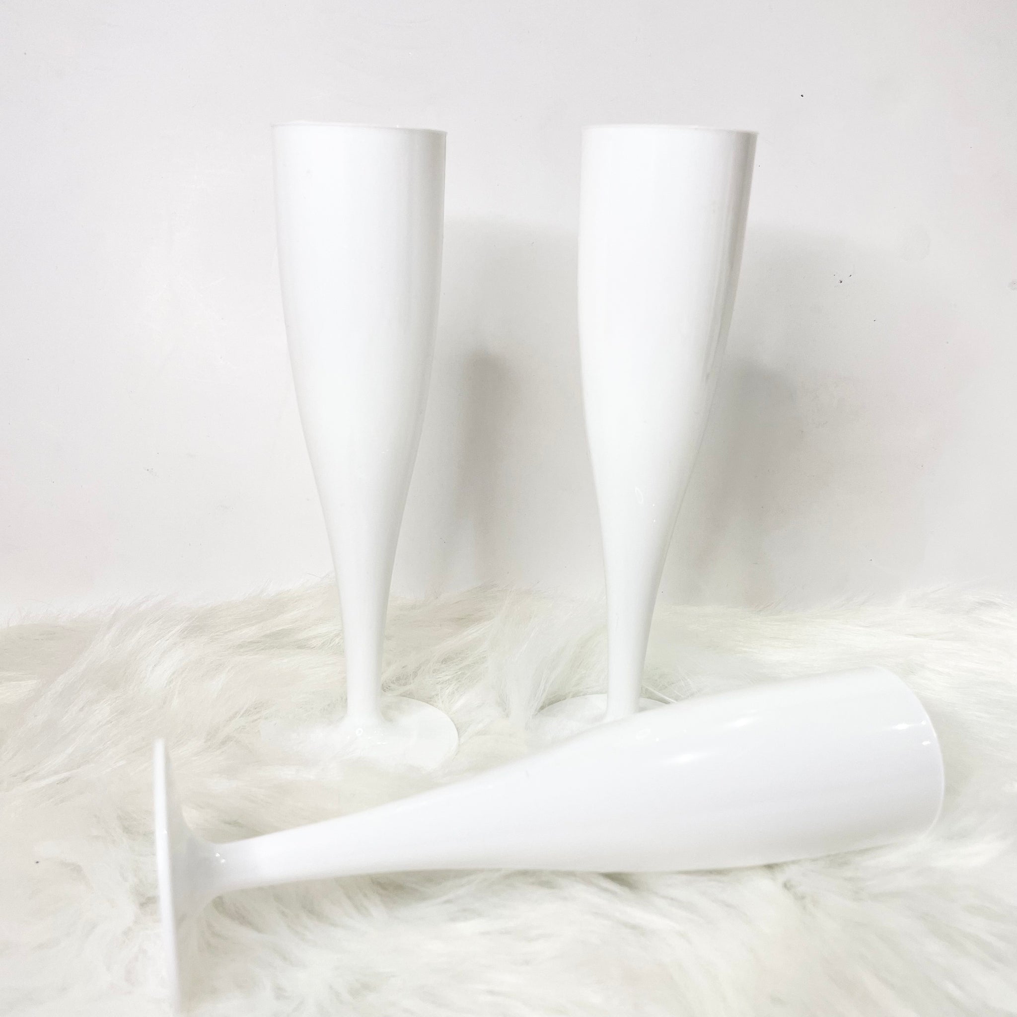 PACK OF 10 WHITE 125cm CHAMPAGNE FLUTE